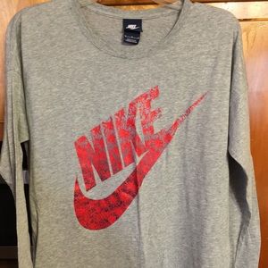 Grey Nike shirt M